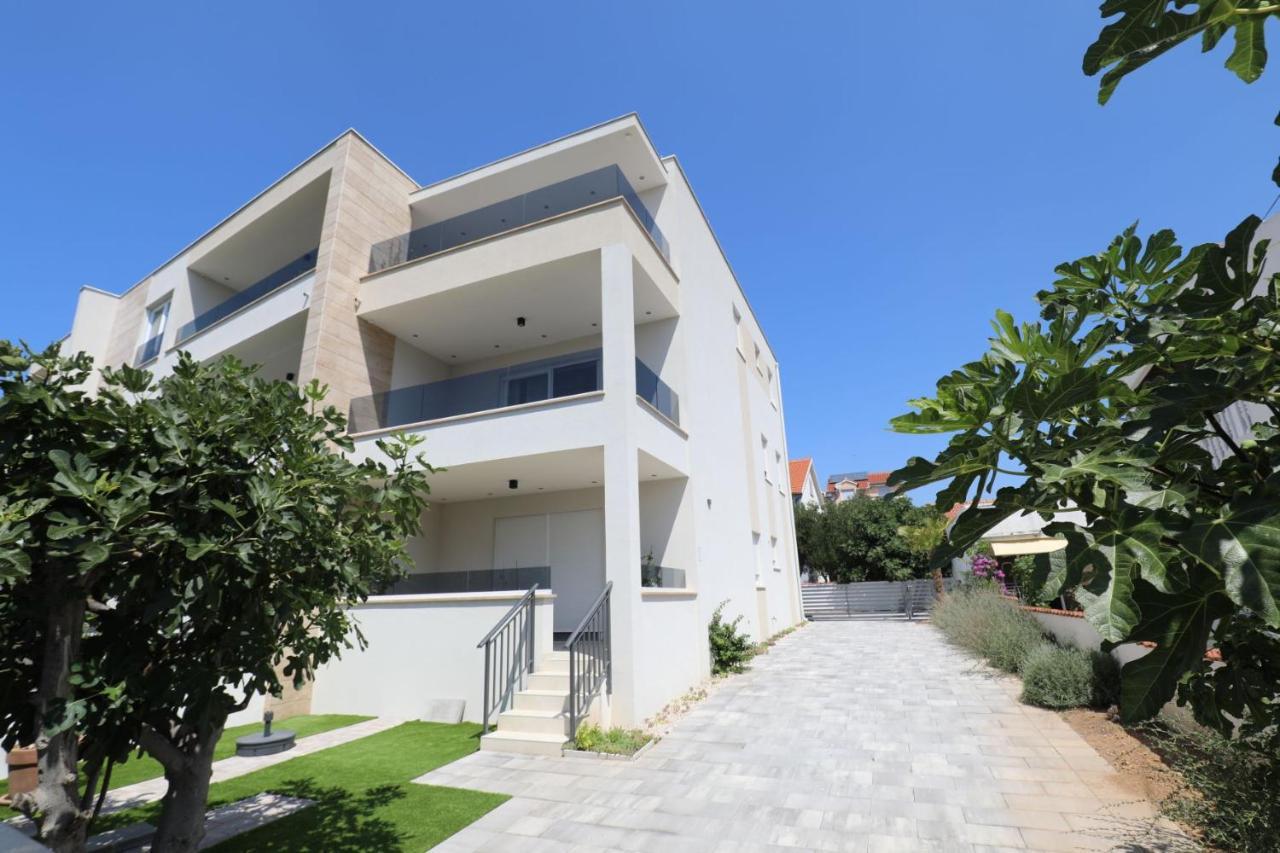 Smil'E Apartments Vodice Esterno foto
