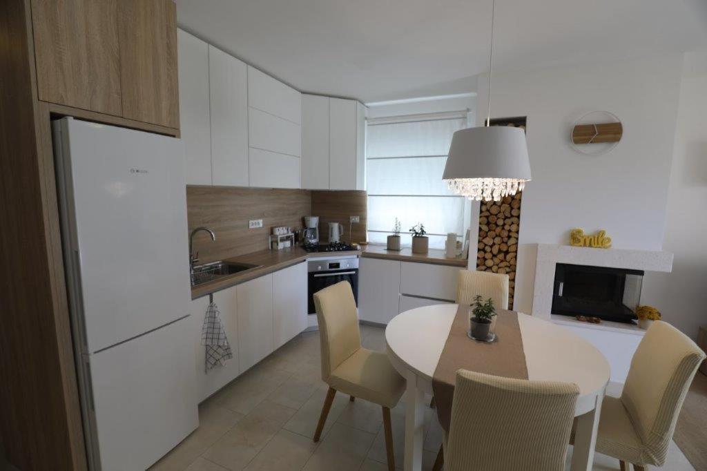 Smil'E Apartments Vodice Esterno foto