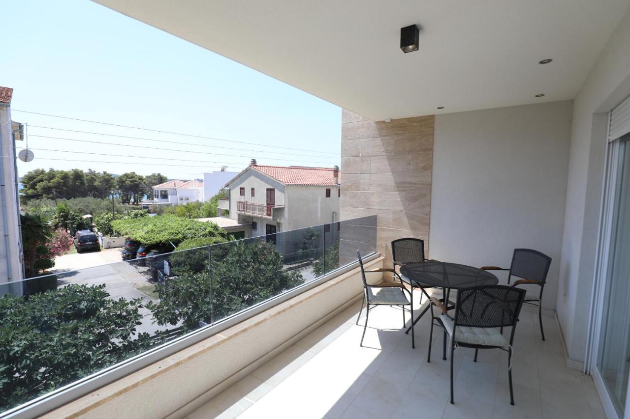 Smil'E Apartments Vodice Esterno foto