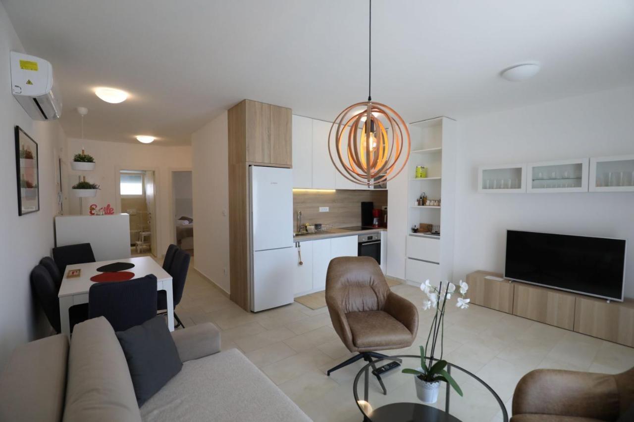 Smil'E Apartments Vodice Esterno foto
